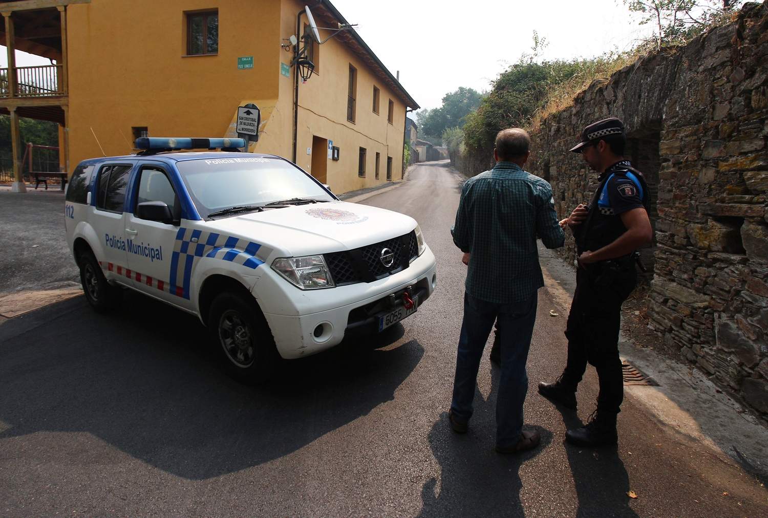 Vecinos desalojados de Peñalba de Santiago, Bouzas, San Cristóbal de Valdueza, Espinoso de Compludo y Manzanedo de Valdueza por el incendio de Llamas de Cabrera (16)