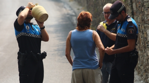 Vecinos desalojados de Peñalba de Santiago, Bouzas, San Cristóbal de Valdueza, Espinoso de Compludo y Manzanedo de Valdueza por el incendio de Llamas de Cabrera (19)