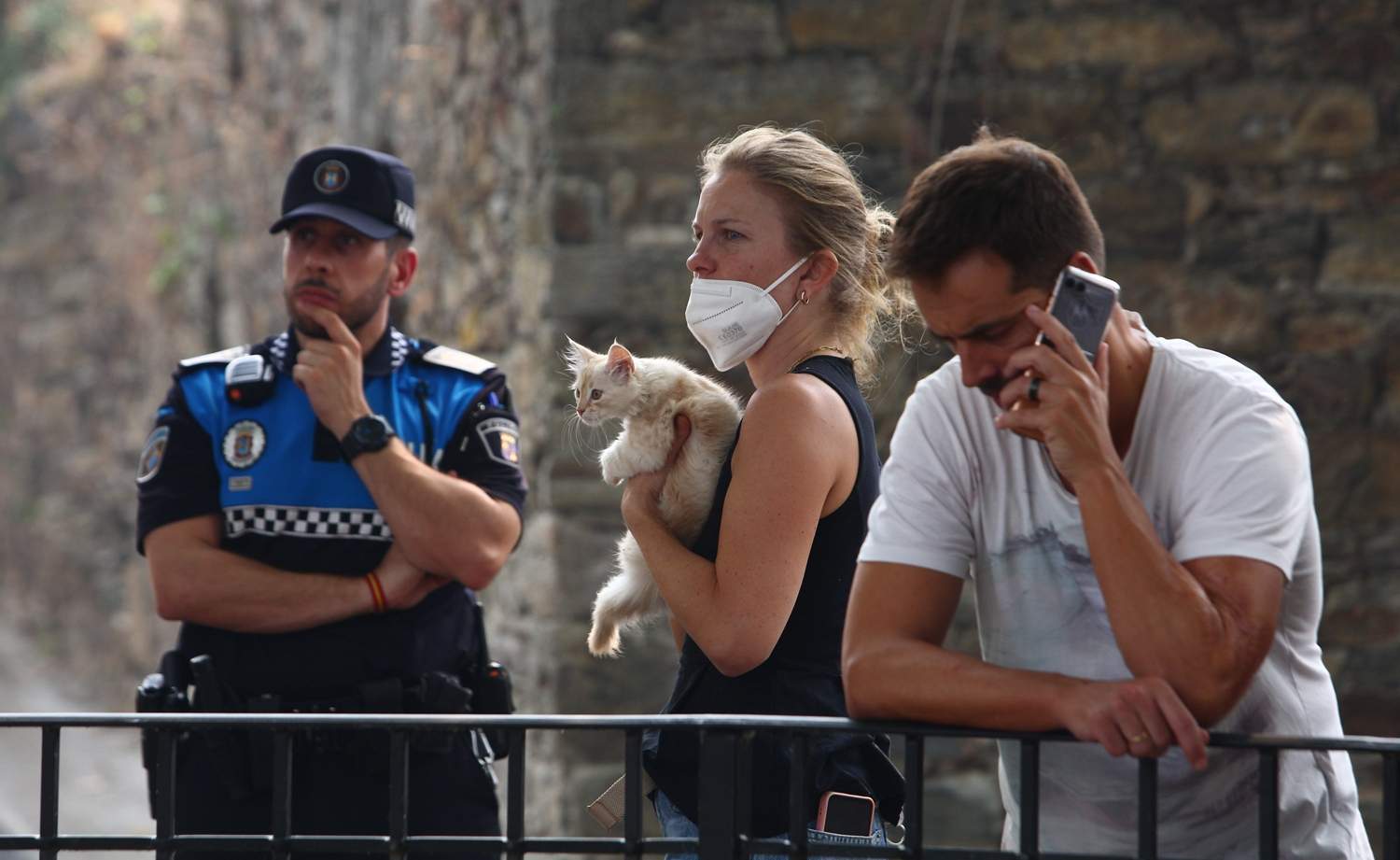 Vecinos desalojados de Peñalba de Santiago, Bouzas, San Cristóbal de Valdueza, Espinoso de Compludo y Manzanedo de Valdueza por el incendio de Llamas de Cabrera (22) Vecinos desalojados de Peñalba de Santiago, Bouzas, San Cristóbal de Valdueza, Espinoso de Compludo y Manzanedo de Valdueza por el incendio de Llamas de Cabrera (22)