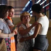 Vecinos evacuados por el incendio al polideportivo José Arroyo de Ponferrada (2)