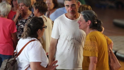 Vecinos evacuados por el incendio al polideportivo José Arroyo de Ponferrada (14)