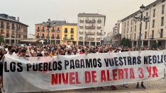 Cerca de 300 personas reclaman en Ponferrada la declaración del nivel 3 de emergencia por los incendios