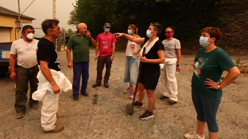Los vecinos de Oencia se preparan contra el fuego (20)