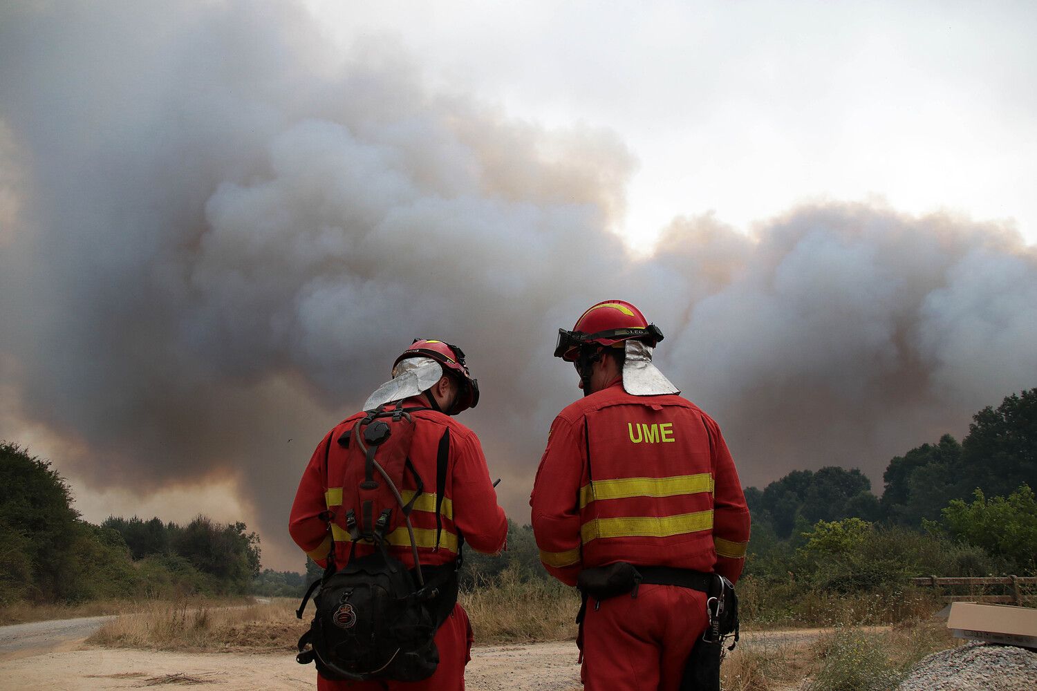 La UME durante un incendio este verano | Peio García / ICAL