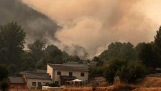 Incendio forestal en la localidad de Fasgar, en Murias de Paredes | Peio García / ICAL Incendio forestal en la localidad de Fasgar, en Murias de Paredes | Peio García / ICAL
