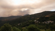 Incendio proveniente de Orense se acerca a Corullón (6)