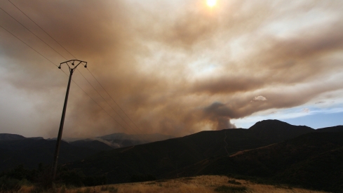 Incendio proveniente de Orense se acerca a Corullón (7)