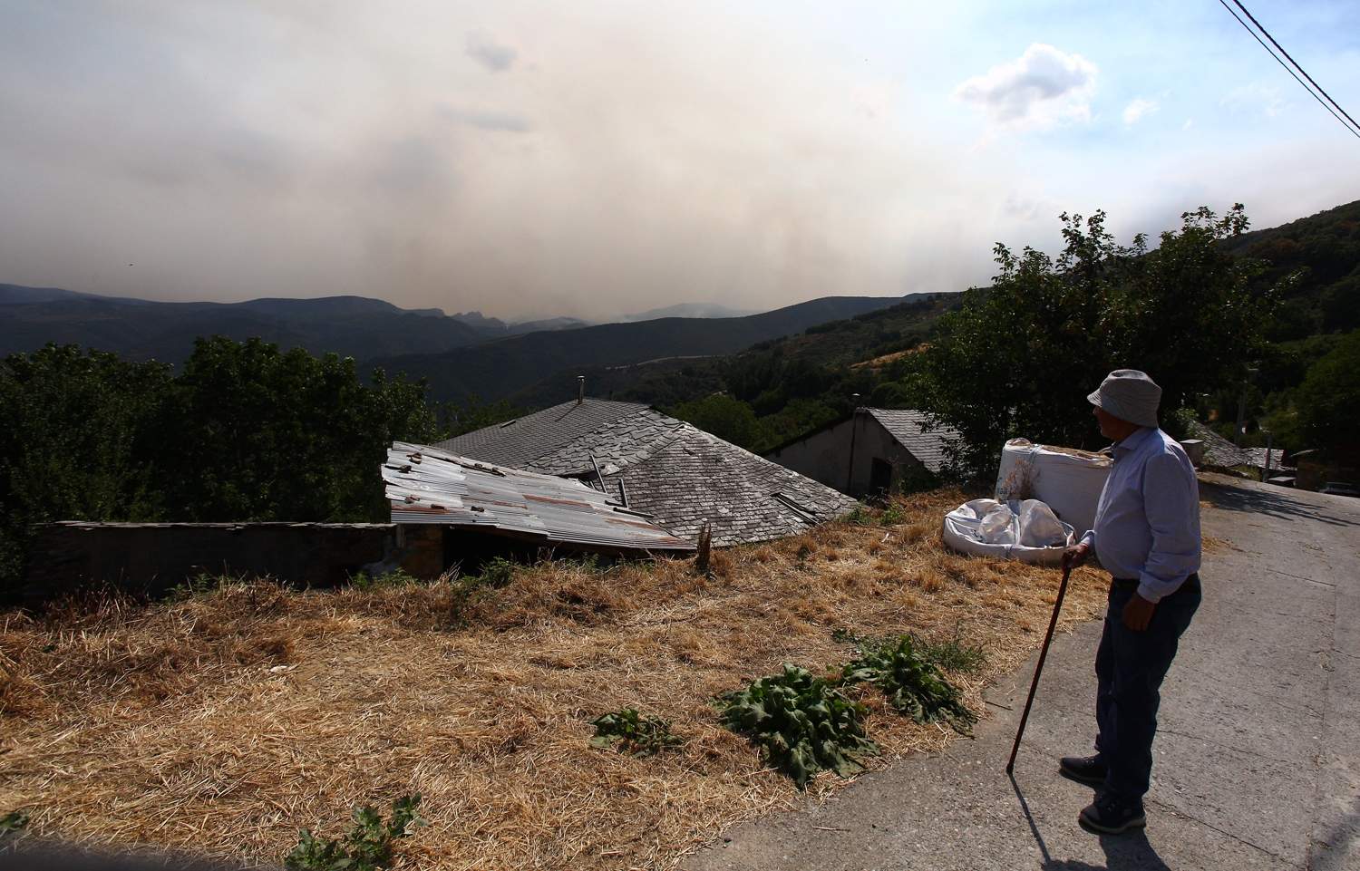 Incendio proveniente de Orense se acerca a Corullón (9)