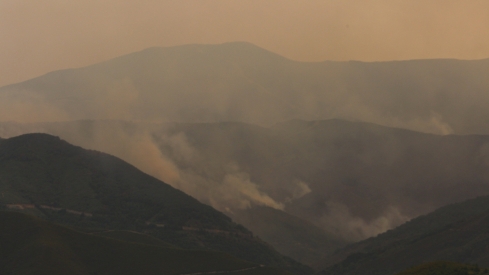Incendio proveniente de Orense se acerca a Corullón (10)