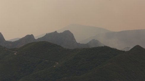 Incendio proveniente de Orense se acerca a Corullón (11)