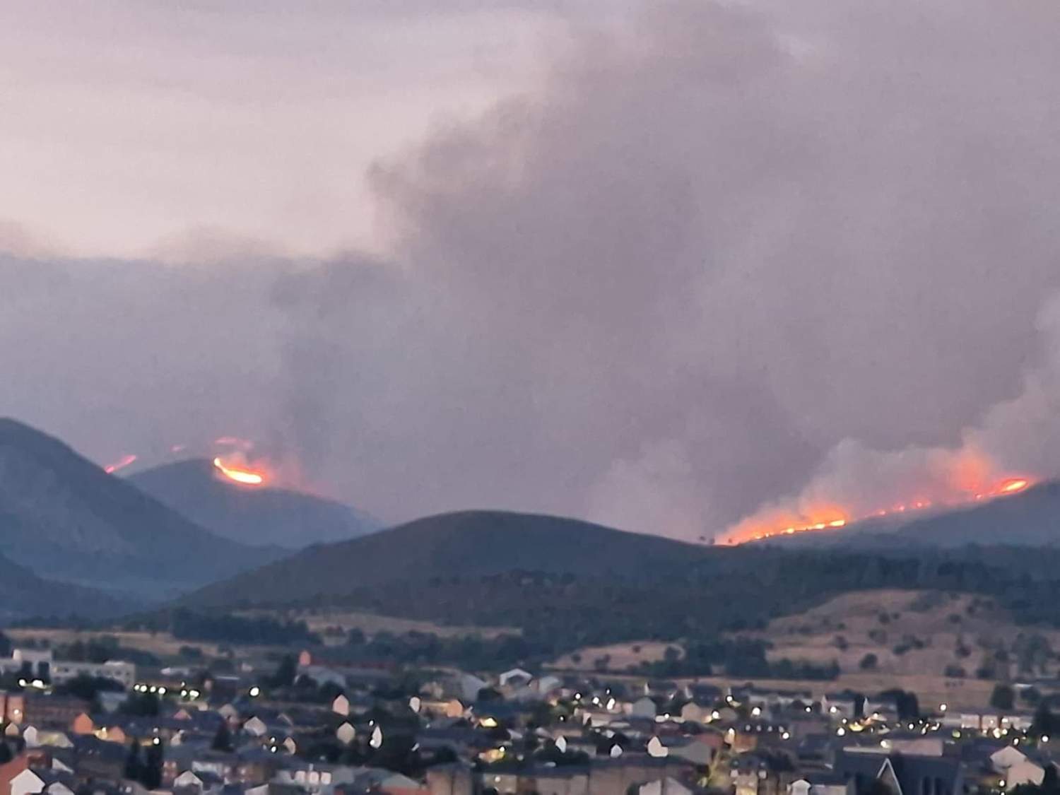 Incendio de Anllares del Sil visto desde Fabero