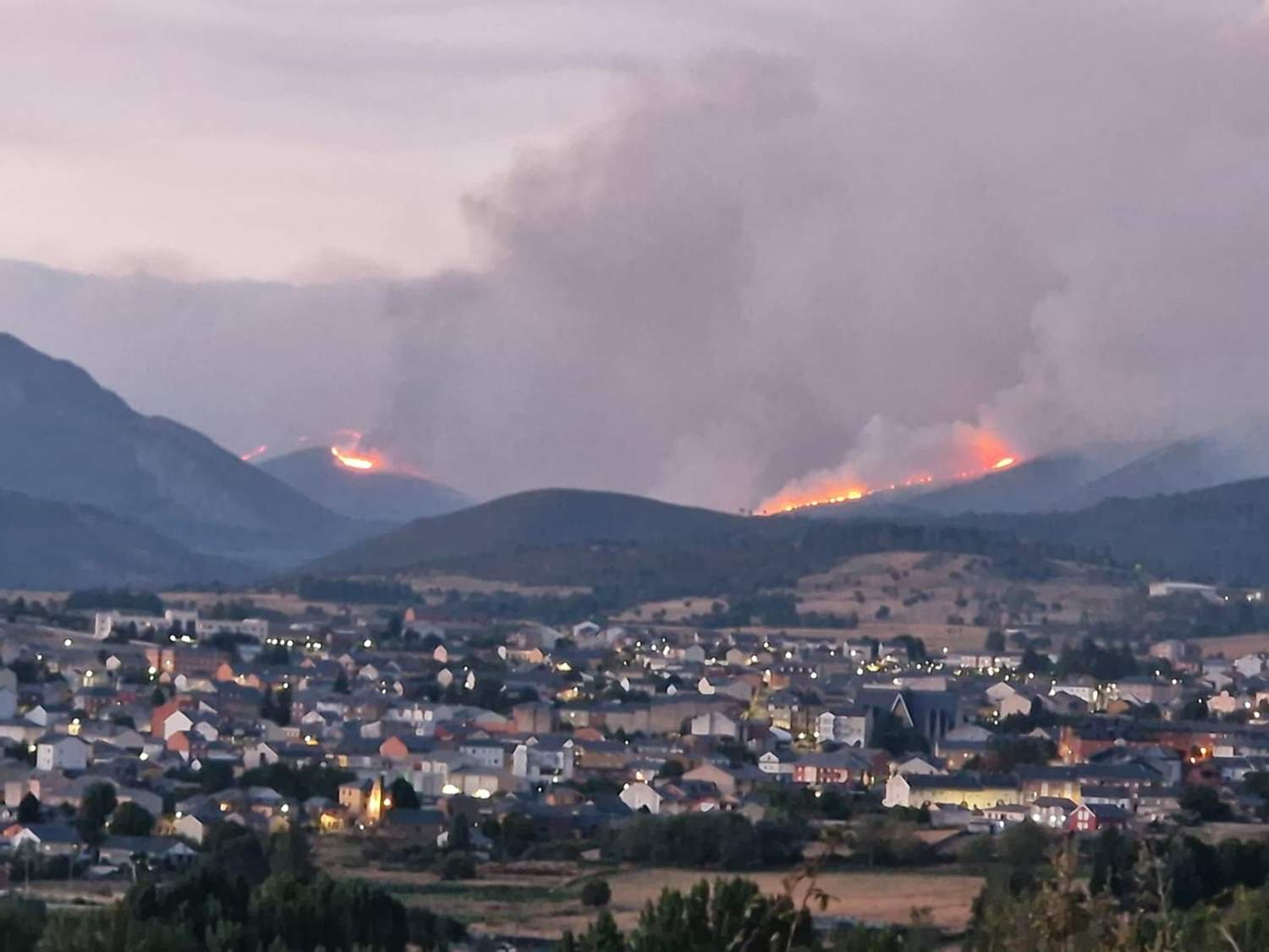 Incendio de Anllares del Sil visto desde Fabero 