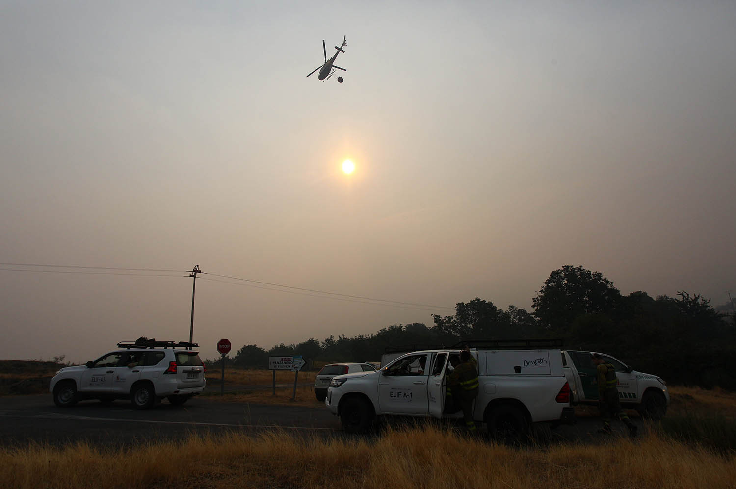 César Hornija ICAL. Cuadrillas desplazadas a San Cristóbal de Valdueza (León), para el incendio que afecta a varias pedanías de Ponferrada