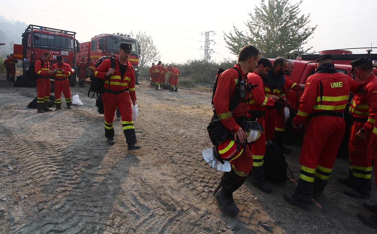 César Hornija / ICAL. Dispositivo de la UME desplazado al incendio que afecta a los municipios de Oencia y Corullón (León)
