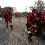César Hornija / ICAL. Dispositivo de la UME desplazado al incendio que afecta a los municipios de Oencia y Corullón (León)