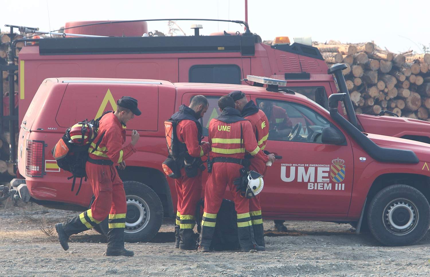 César Hornija / ICAL. Dispositivo de la UME desplazado al incendio que afecta a los municipios de Oencia y Corullón (León)