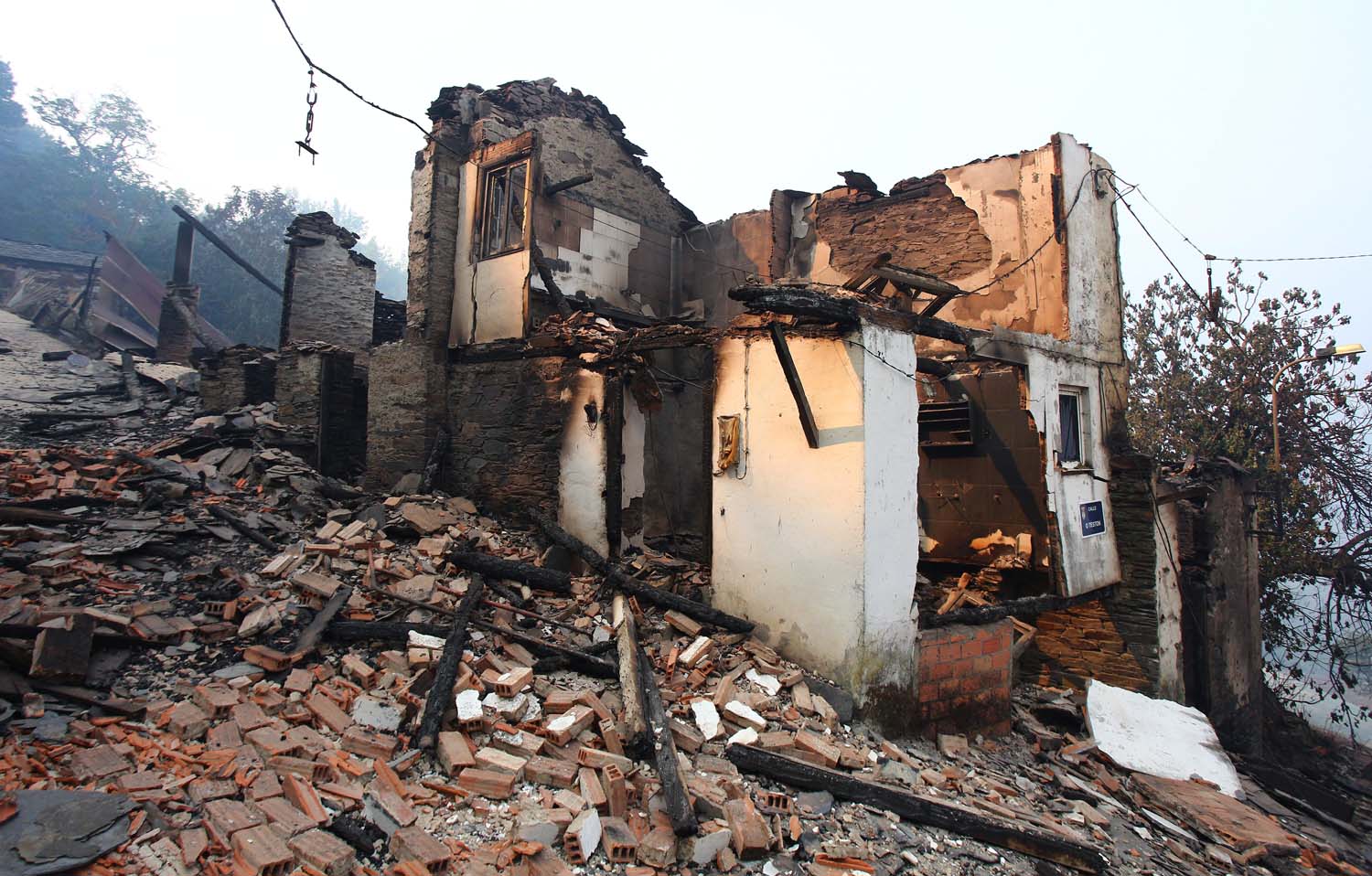 César Hornija ICAL. El pueblo de Lusio (Oencia), arrasado por el fuego (8)