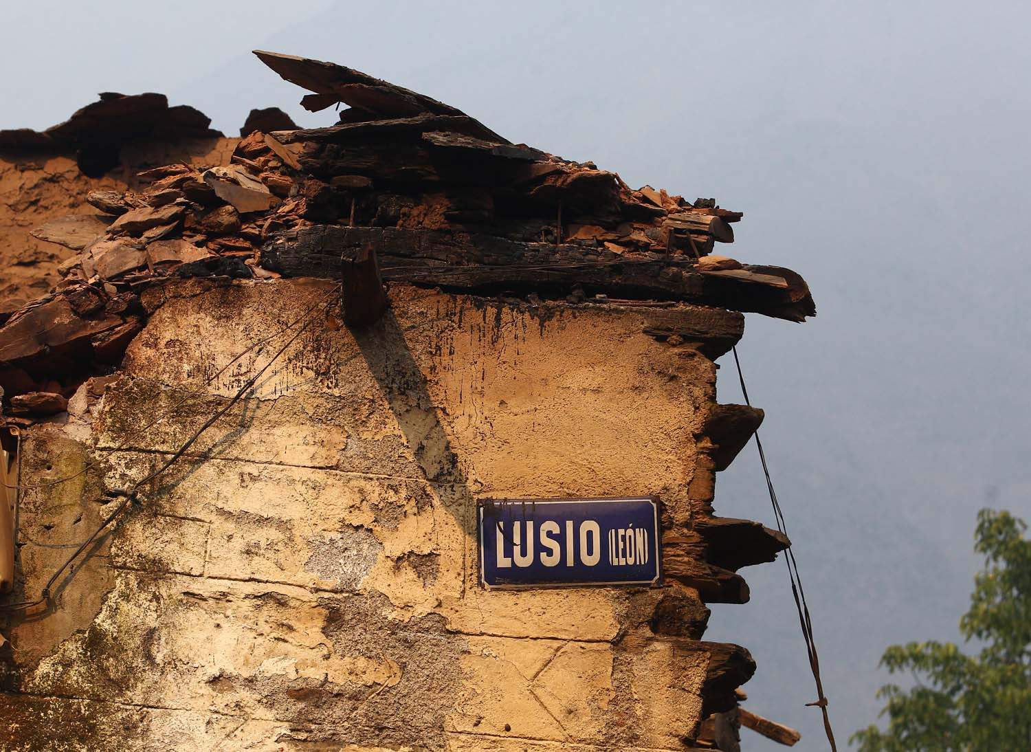 César Hornija ICAL. El pueblo de Lusio (Oencia), arrasado por el fuego (5)