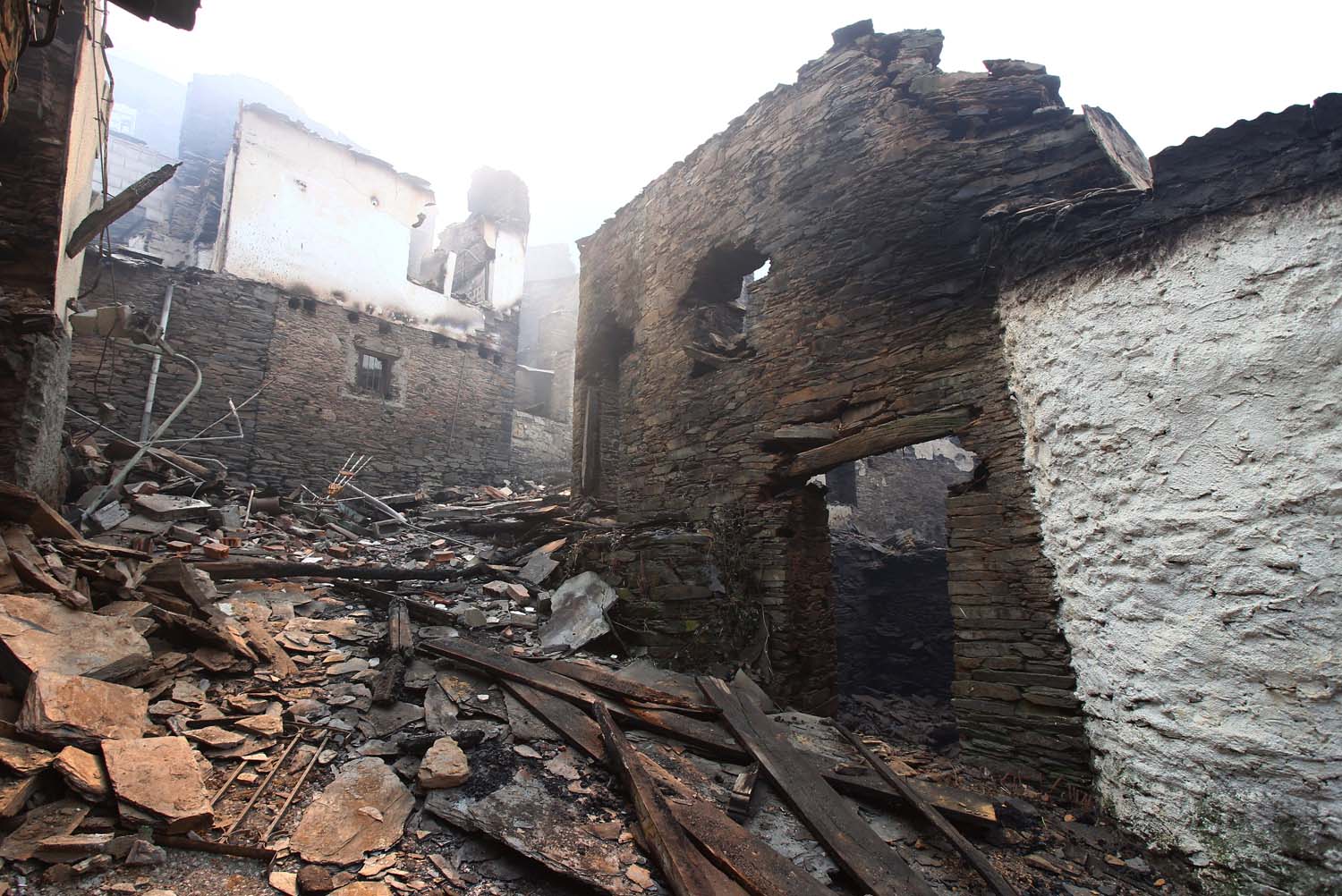 César Hornija ICAL. El pueblo de Lusio (Oencia), arrasado por el fuego (4)
