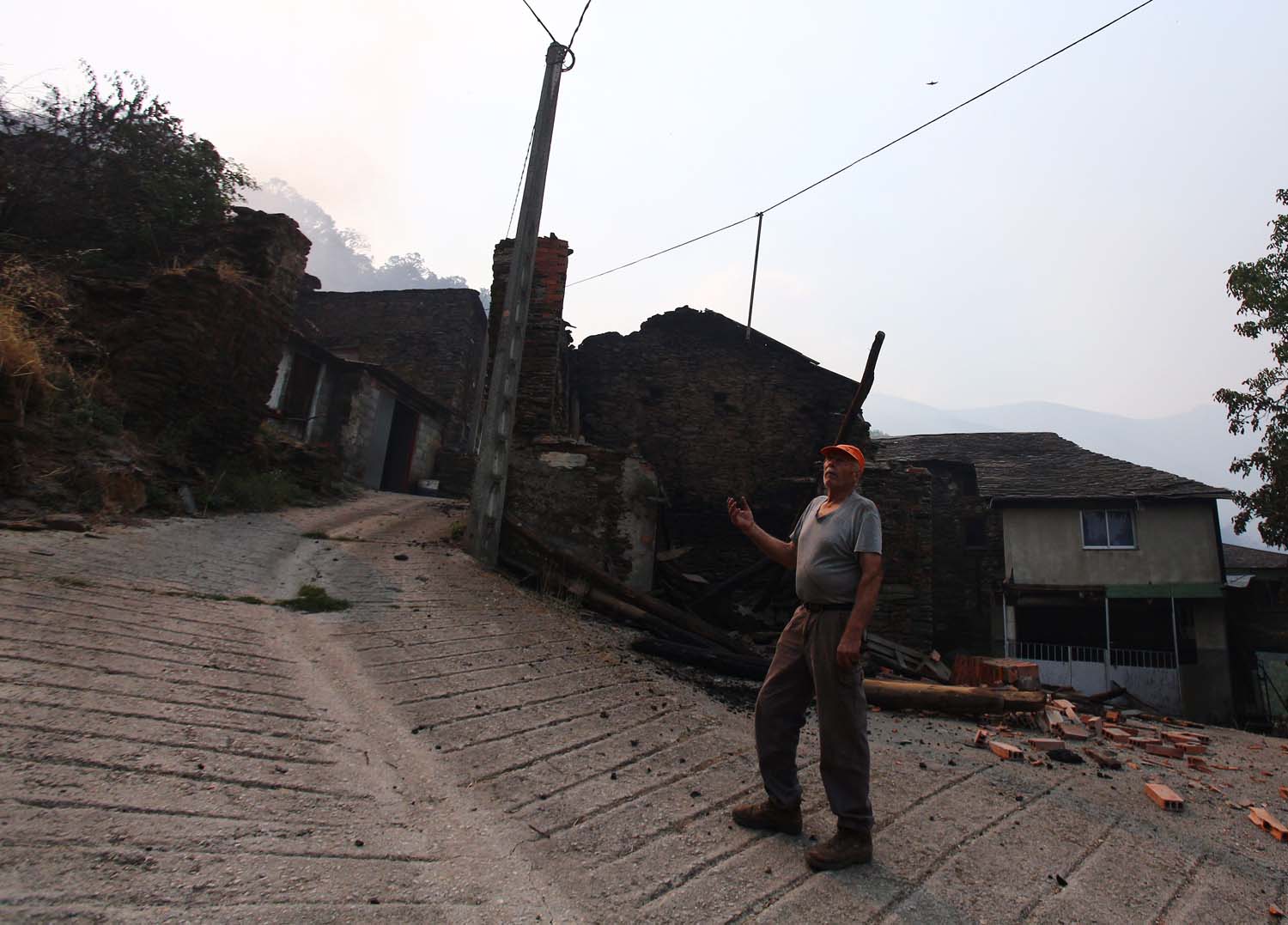 César Hornija ICAL. El pueblo de Lusio (Oencia), arrasado por el fuego (2)