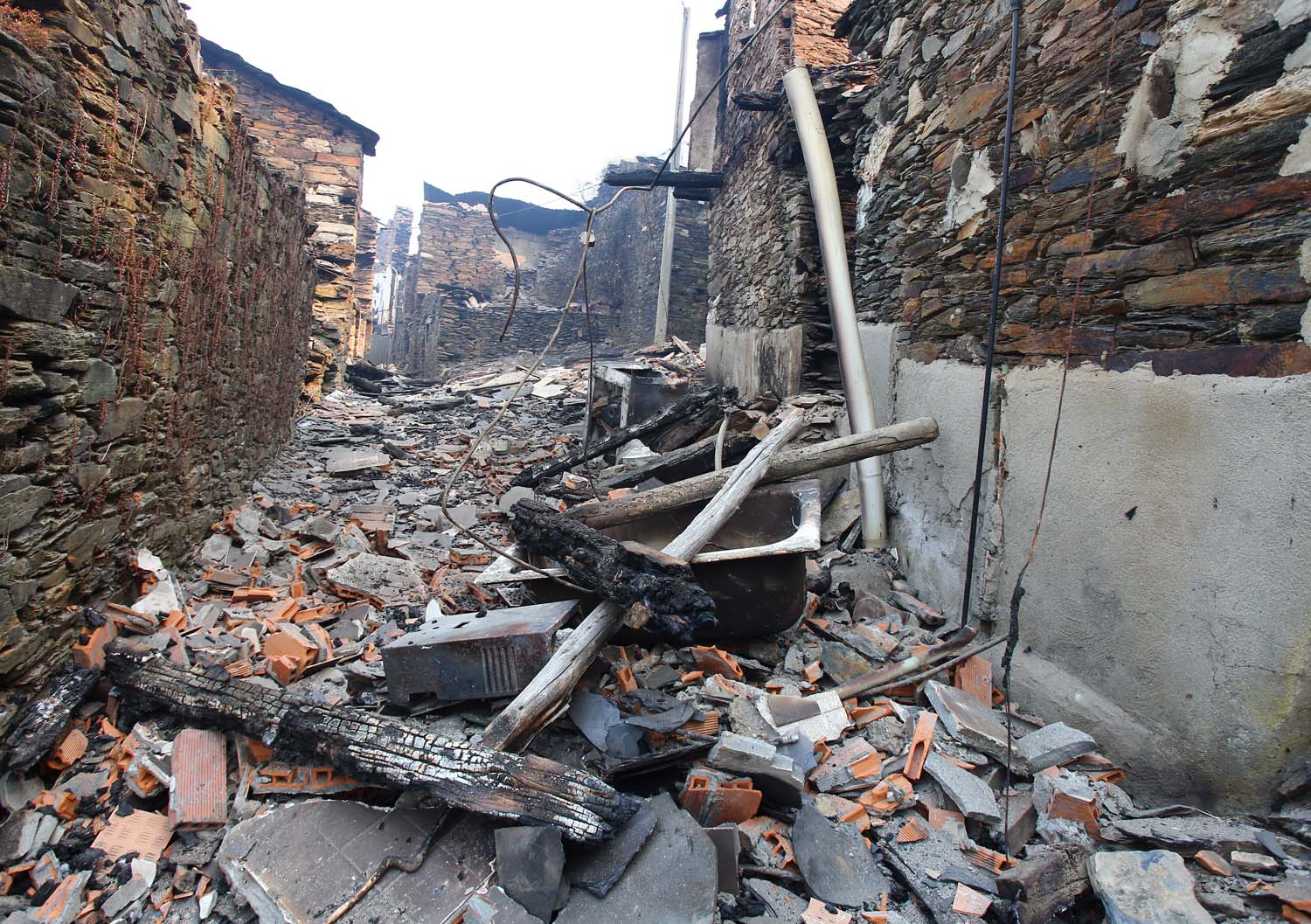 César Hornija ICAL. El pueblo de Lusio (Oencia), arrasado por el fuego (12)