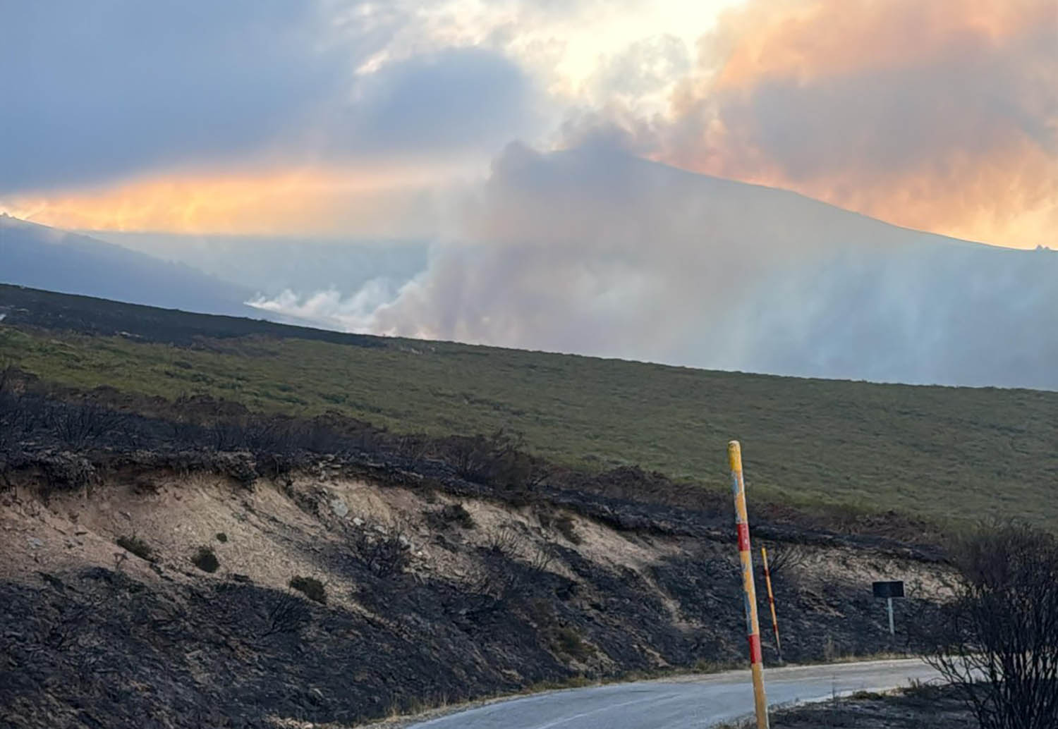 Incendio de Llamas de Cabrera Yeres en el Morredero. Foto Brif Tabuyo