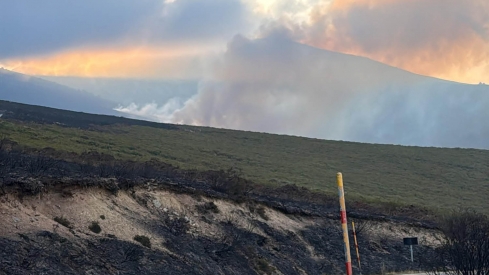 Incendio de Llamas de Cabrera Yeres en el Morredero. Foto Brif Tabuyo | 