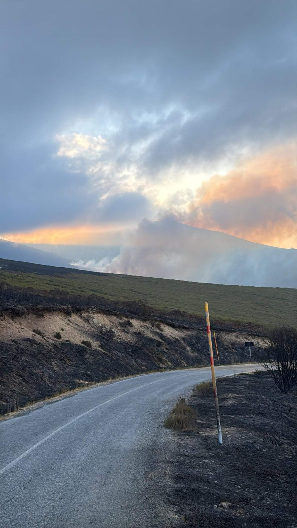 Incendio de Llamas de Cabrera Yeres en el Morredero