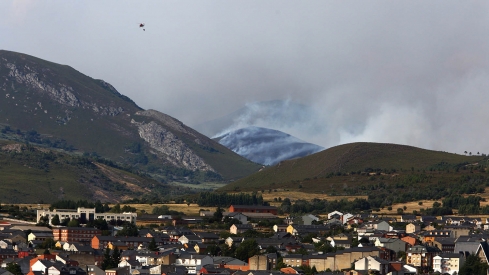 César Hornija ICAL. El incendio de Anllares, afecta al Valle de Fornela