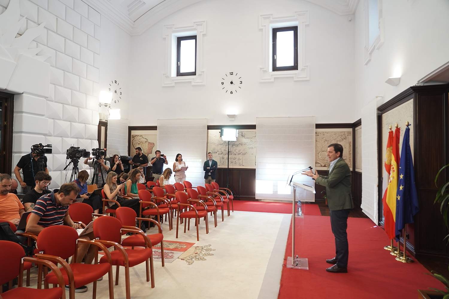 Rubén Cacho / ICAL. El presidente de la Junta de Castilla y León, Alfonso Fernández Mañueco, informa sobre las medidas de recuperación para las zonas afectadas por los incendios forestales aprobadas en Consejo de Gobierno extraordinario.