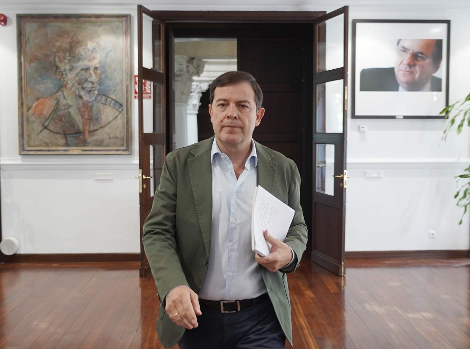 Rubén Cacho / ICAL. El presidente de la Junta de Castilla y León, Alfonso Fernández Mañueco, informa sobre las medidas de recuperación para las zonas afectadas por los incendios forestales aprobadas en Consejo de Gobierno extraordinario.