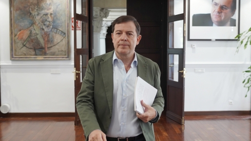 Rubén Cacho / ICAL. El presidente de la Junta de Castilla y León, Alfonso Fernández Mañueco, informa sobre las medidas de recuperación para las zonas afectadas por los incendios forestales aprobadas en Consejo de Gobierno extraordinario.