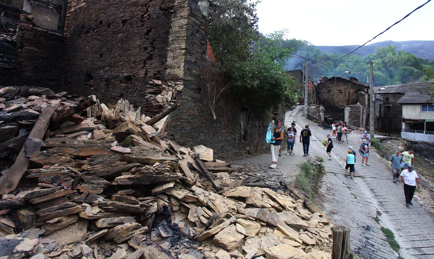 César Hornija ICAL. La Santa de Lusio, vuelve a la iglesia tras el incendio que ha arrasado el pueblo (13)