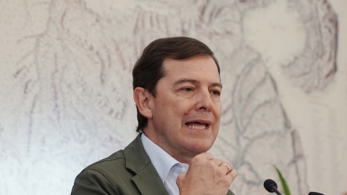 Rubén Cacho / ICAL. El presidente de la Junta de Castilla y León, Alfonso Fernández Mañueco, informa sobre las medidas de recuperación para las zonas afectadas por los incendios forestales aprobadas en Consejo de Gobierno extraordinario.