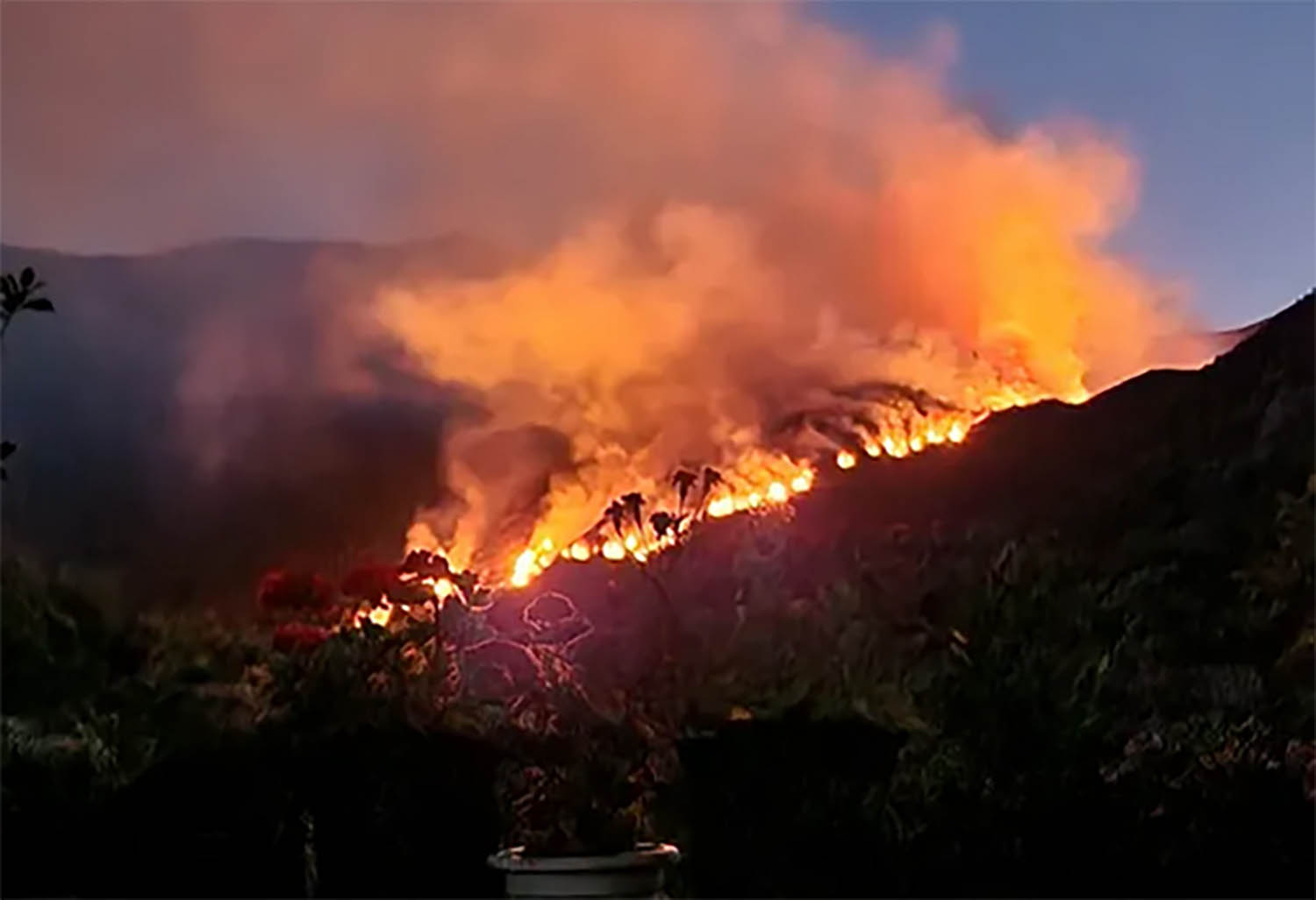 Incendio de Yeres desde Peñalba de Santiago. Foto La Cantina de Peñalba