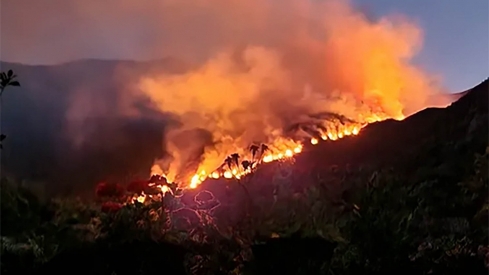 Incendio de Yeres desde Peñalba de Santiago. Foto La Cantina de Peñalba Incendio de Yeres desde Peñalba de Santiago. Foto La Cantina de Peñalba