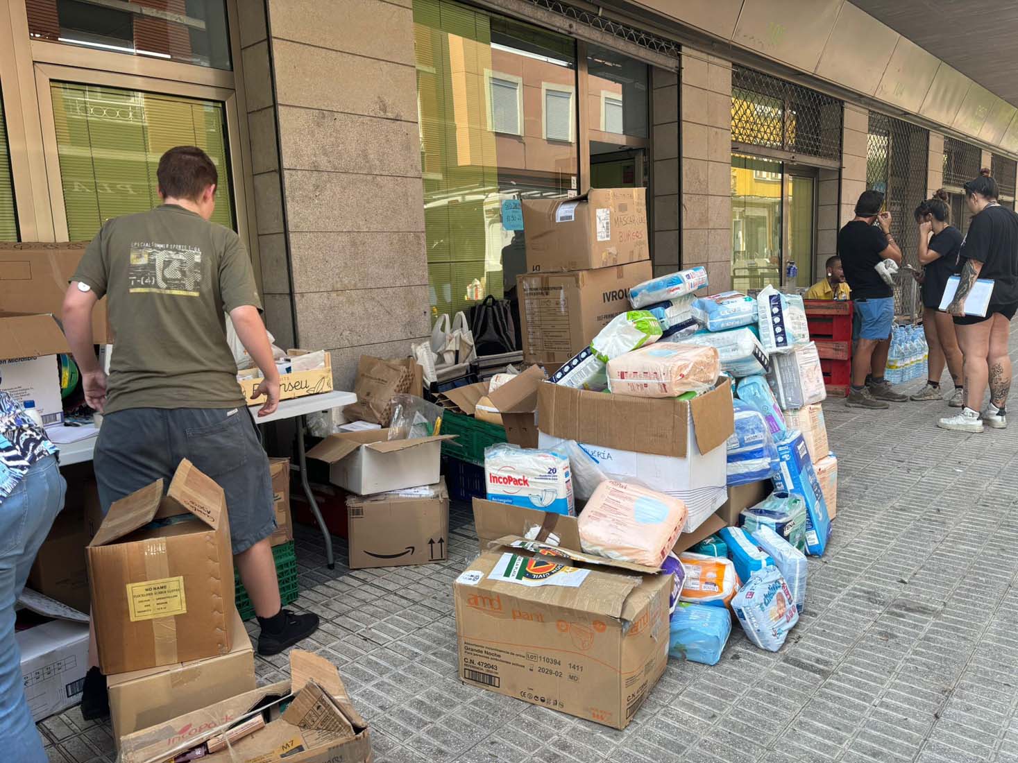 Solidaridad berciana en el Mercado de Abastos de Ponferrada (3)