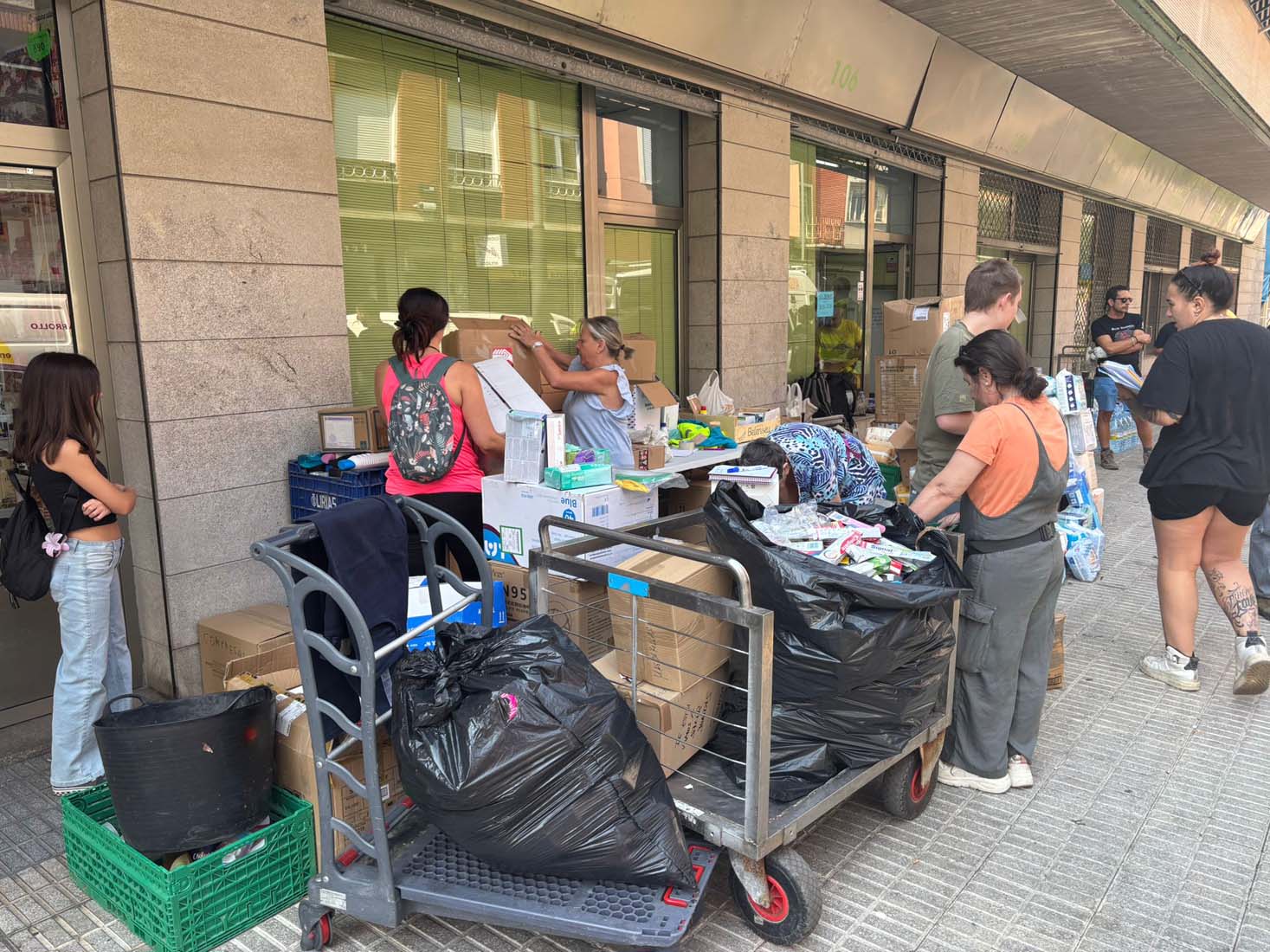 Solidaridad berciana en el Mercado de Abastos de Ponferrada (11)