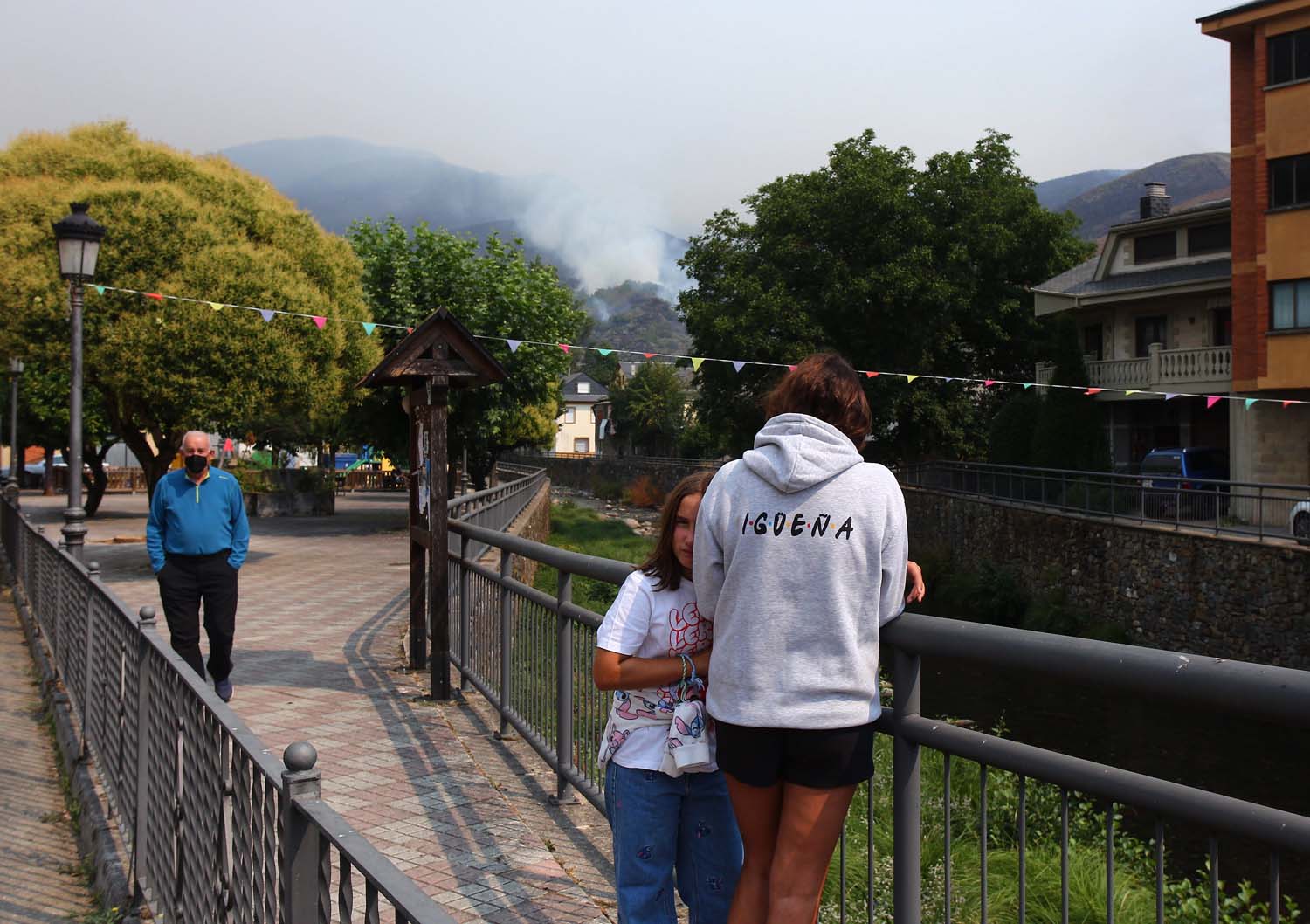Incendio en Colinas del Campo perteneciente al municipio de Igüeña 