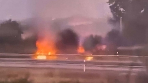 Incendio en la N-6 a la altura de Fuentesnuevas | Sofocado un nuevo incendio junto a la N-6 a su paso por Fuentesnuevas
