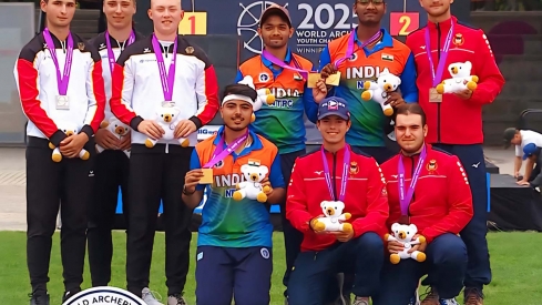 El arquero Héctor González lleva al Bierzo al podio del Mundial Júnior de tiro con arco celebrado en Canadá