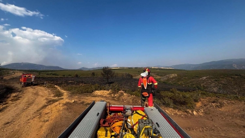 Trabajos de la UME en el incendio de Anllares del Sil| El Bierzo en llamas | Resumen: La mejora de los incendios reduce a 3 las localidades evacuadas, con La Baña como principal foco de preocupación
