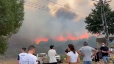 Evacuan Molinaseca ante el avance del incendio que sube al nivel 2 y ya llega a pie de las casas Evacuan Molinaseca ante el avance del incendio que sube al nivel 2 y ya llega a pie de las casas