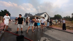 Vecinos en el Incendio de Molinaseca César Hornija / ICAL Vecinos en el Incendio de Molinaseca César Hornija / ICAL