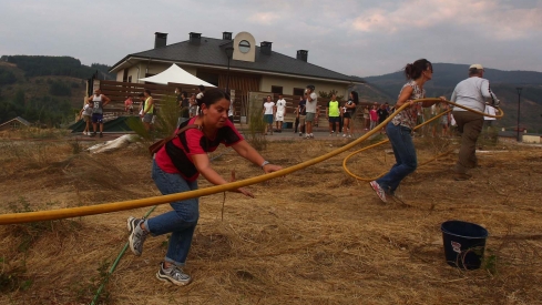 Vecinos en el Incendio de Molinaseca | César Hornija / ICAL Vecinos en el Incendio de Molinaseca | César Hornija / ICAL