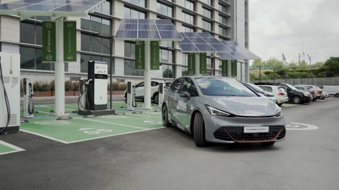 Alimerka e Iberdrola se alían para instalar 15 puntos de recarga ultrarrápida para vehículos eléctricos en la Comunidad