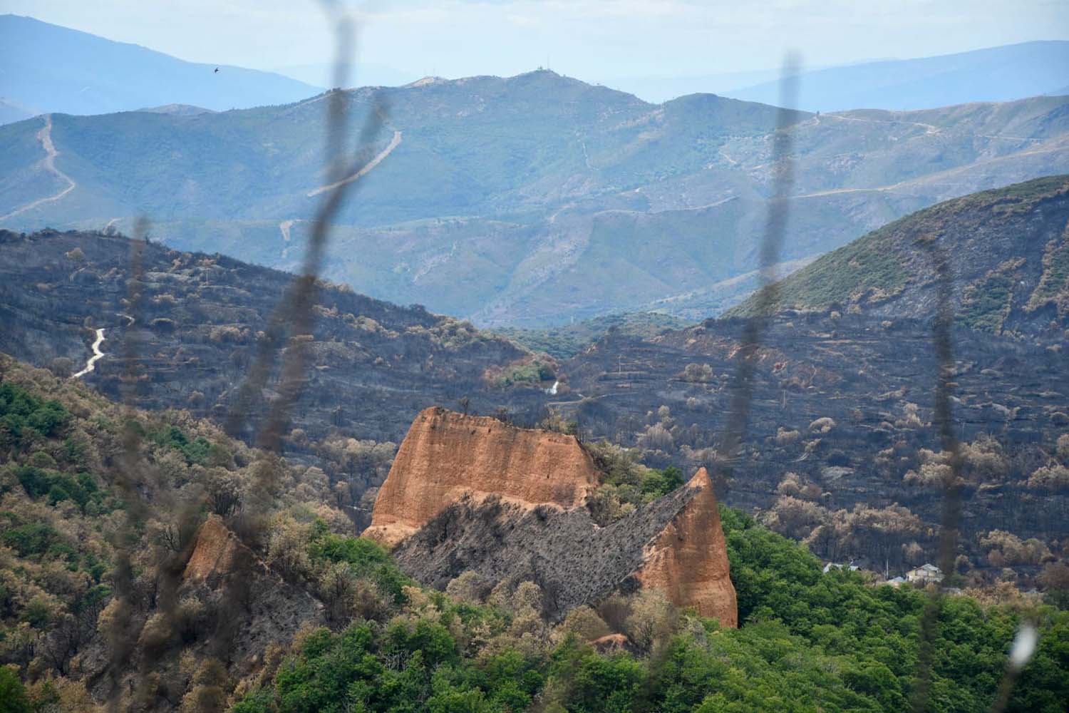 Las Médulas desde el mirador de Orellán tras el incendio de Yeres (5)