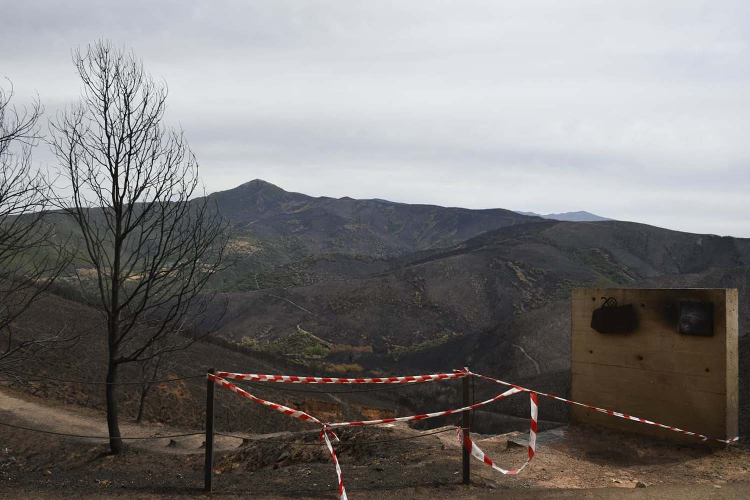 Las Médulas desde el mirador de Orellán tras el incendio de Yeres (10)