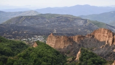 Las Médulas desde el mirador de Orellán tras el incendio de Yeres 
