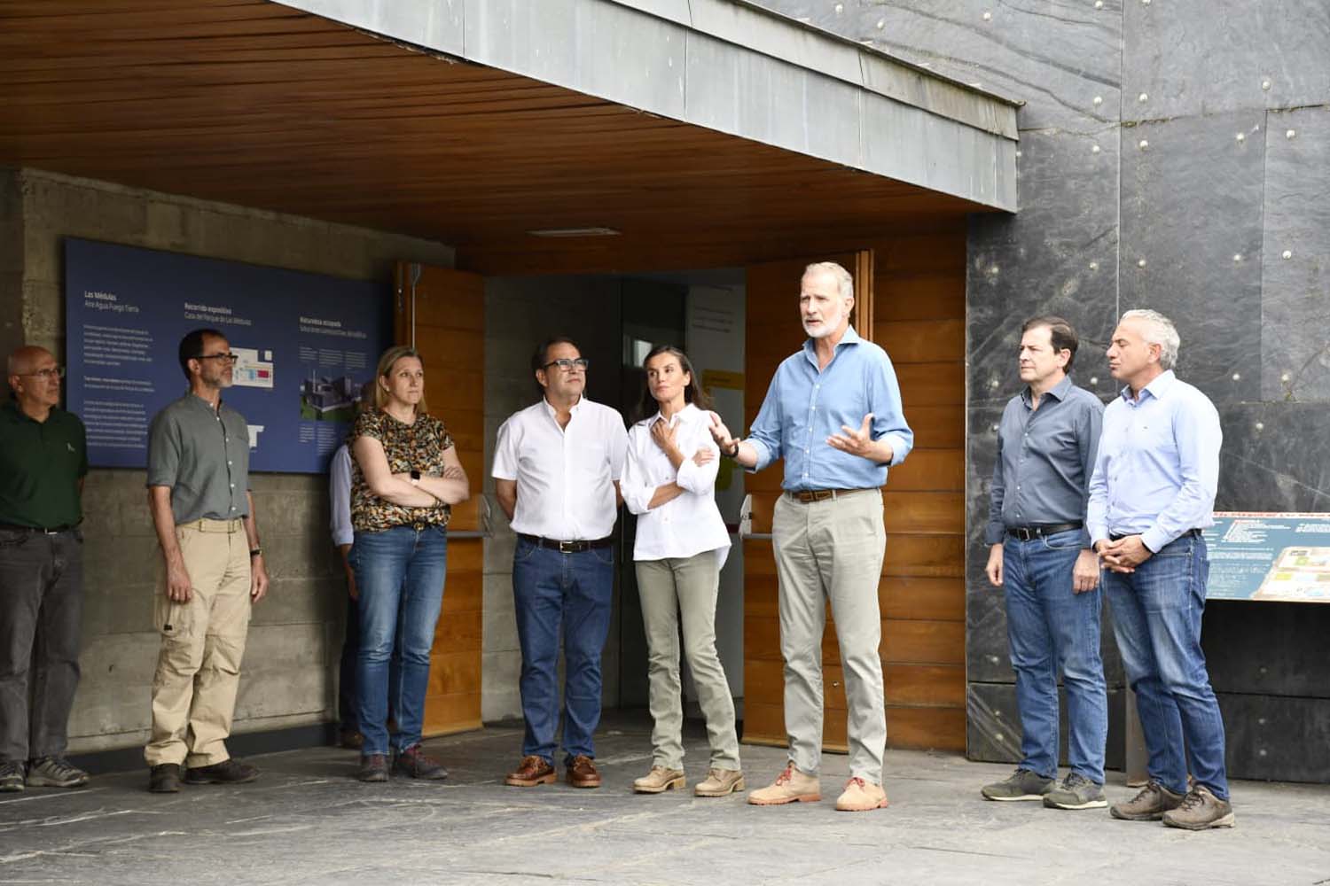Visita de los reyes a la Casa Parque de Las Médulas (18)